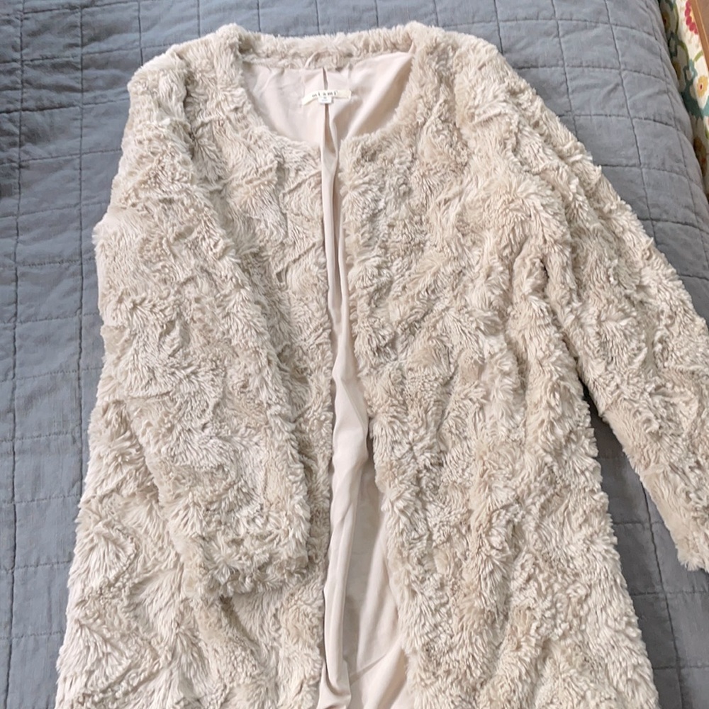 -miami- Beige Faux Fur Jacket/Shawl w/pockets size medium